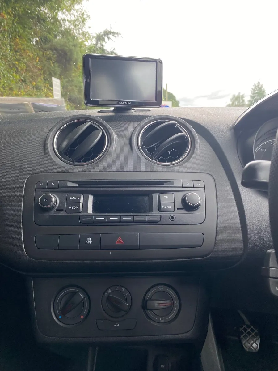 SEAT Ibiza 2015 - Image 2