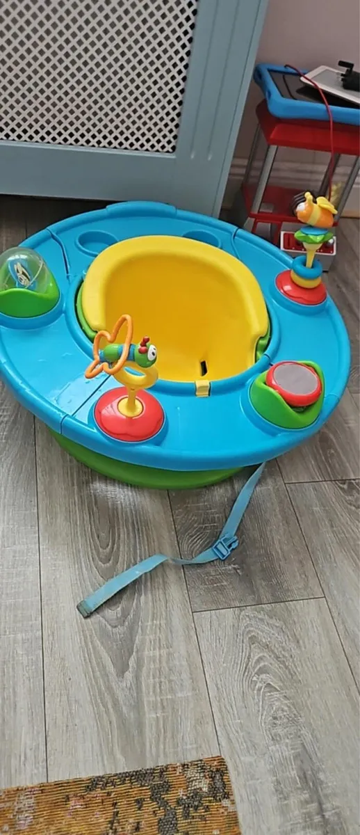 Baby activity seat