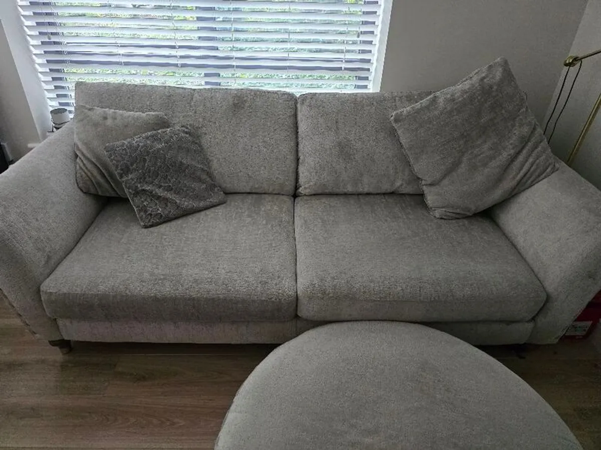 DFS Lawrie Formal Back 4 seater Sofa with  a large round pattern and plan footstool, - Image 2