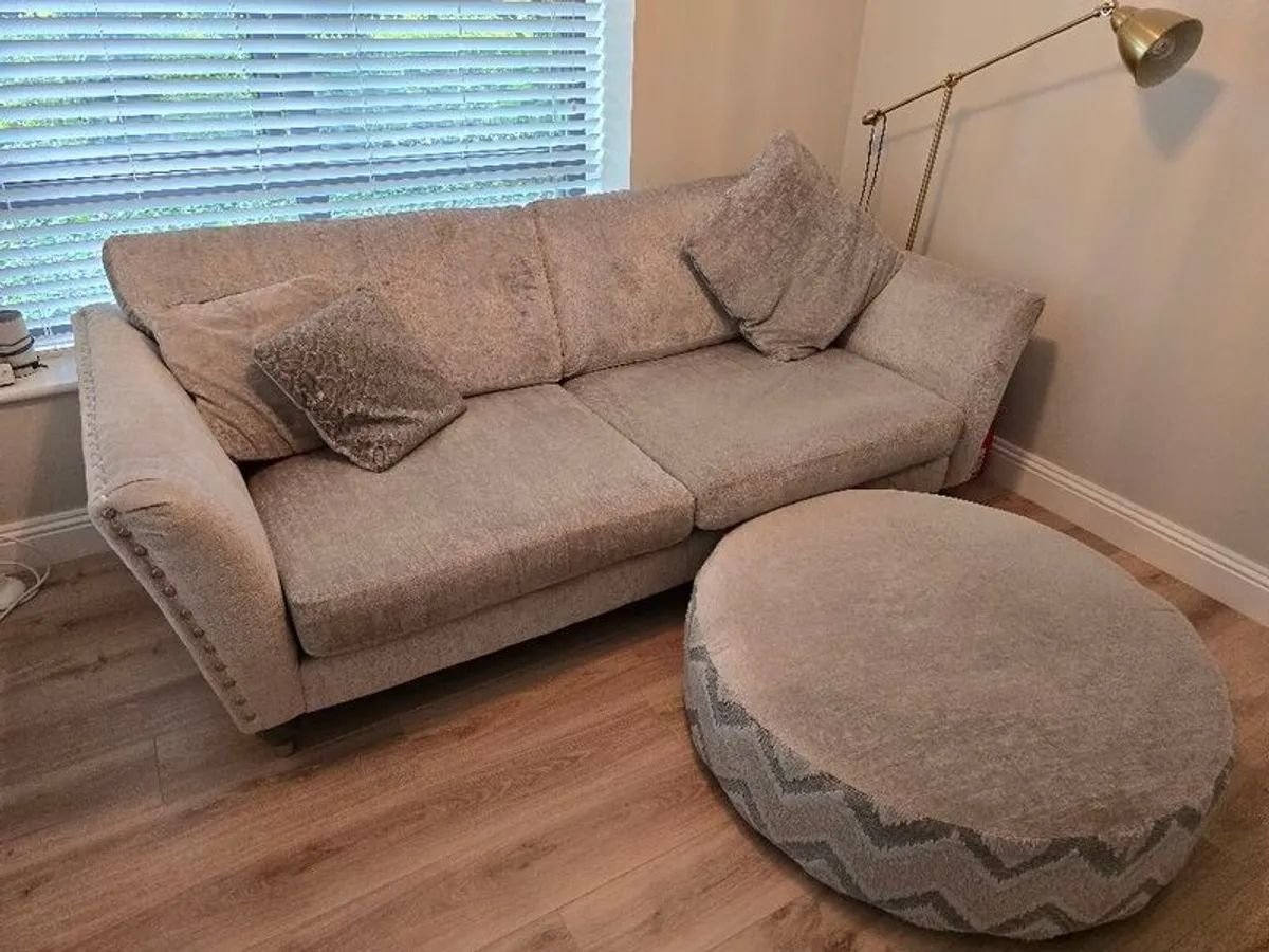 DFS Lawrie Formal Back 4 seater Sofa with  a large round pattern and plan footstool, - Image 4