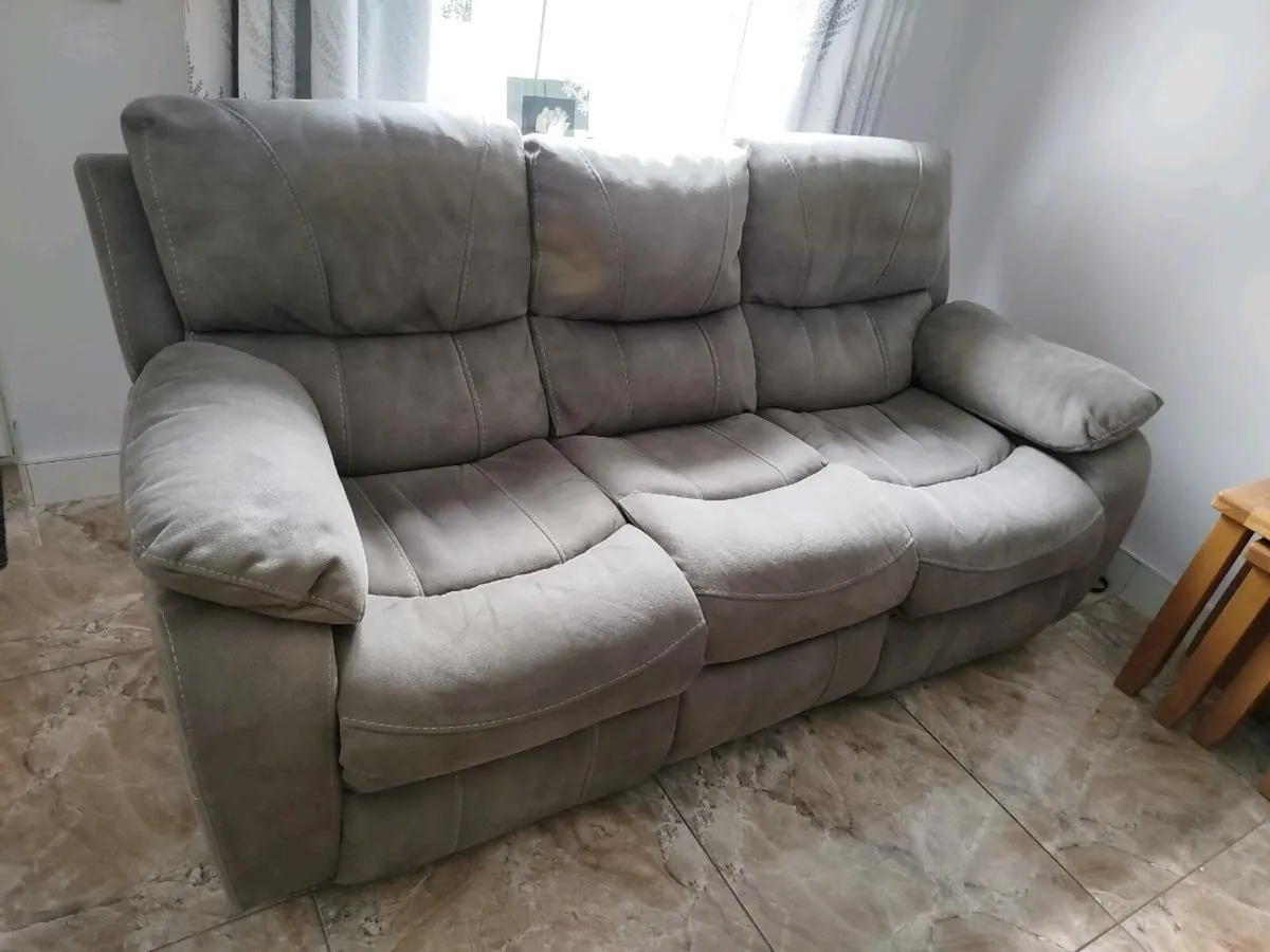 2 seater recliner - Image 1