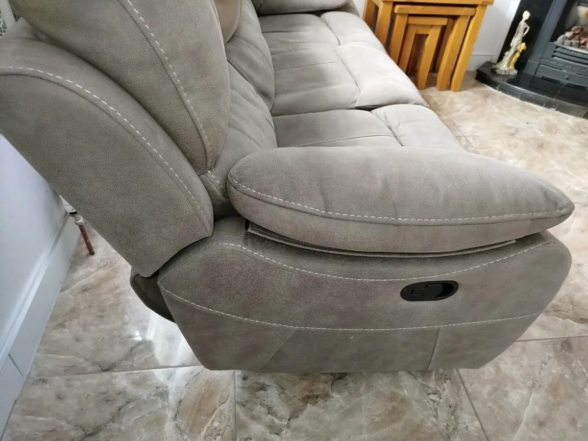 2 seater recliner - Image 2