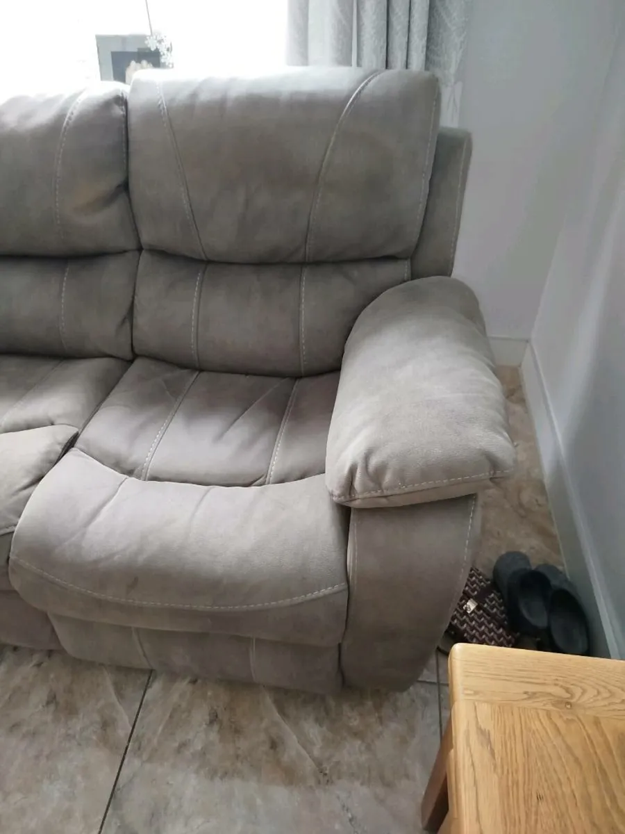 2 seater recliner - Image 3