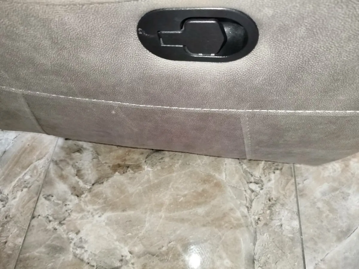 2 seater recliner - Image 4