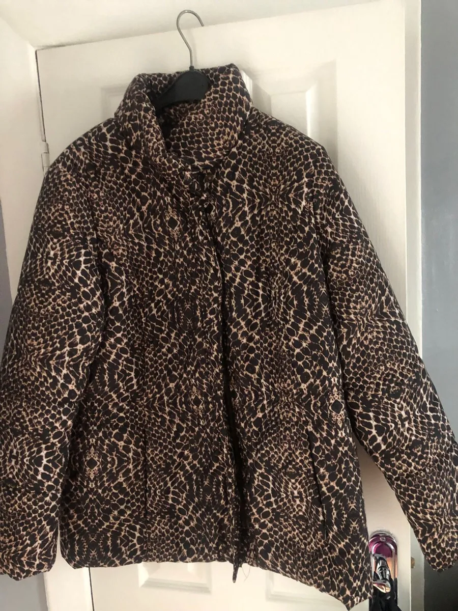 Ladies jacket size 20 €20 - Image 4