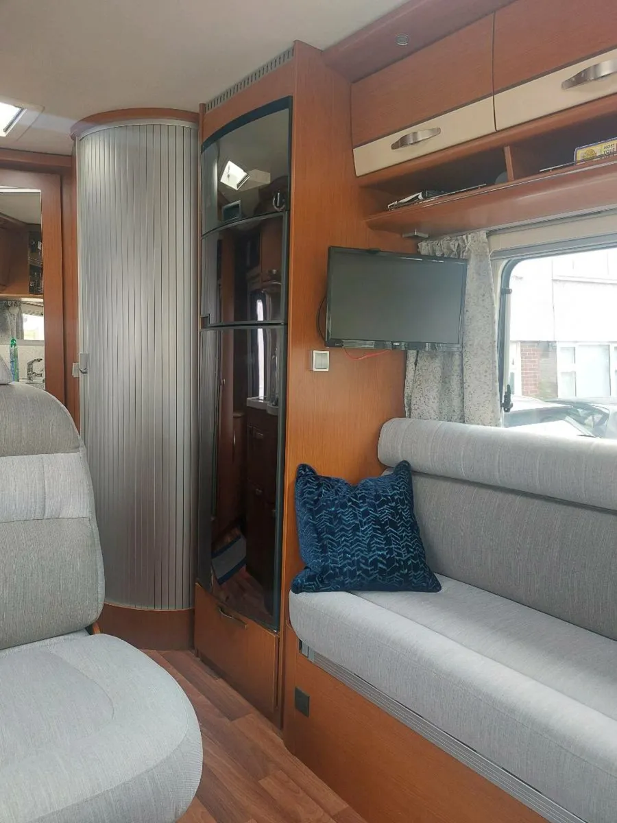 Hymer B544 Motorhome - Image 3