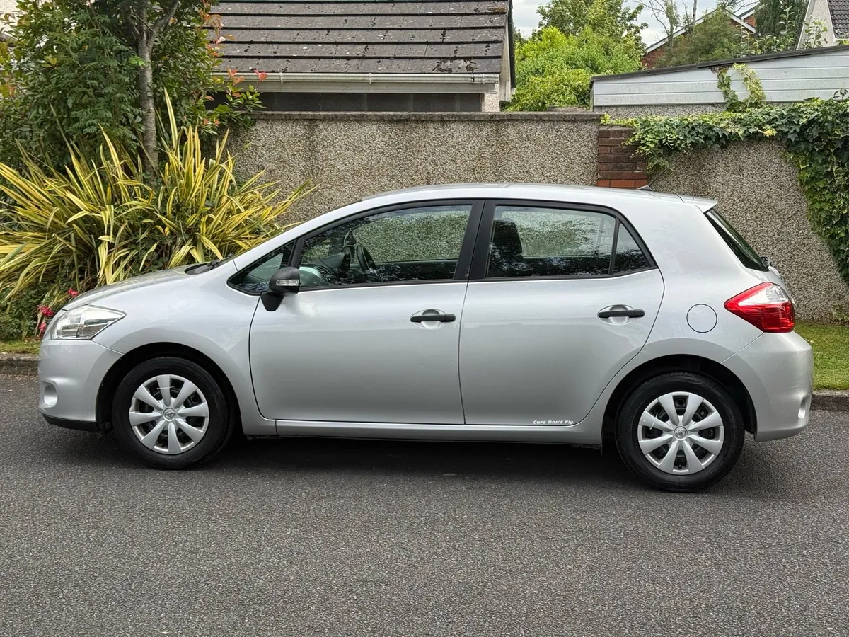 2010 Toyota Auris 1.3 petrol - Image 2