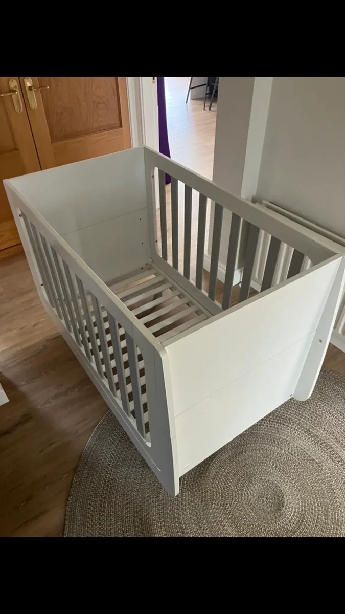 Snuz Cot - Image 1