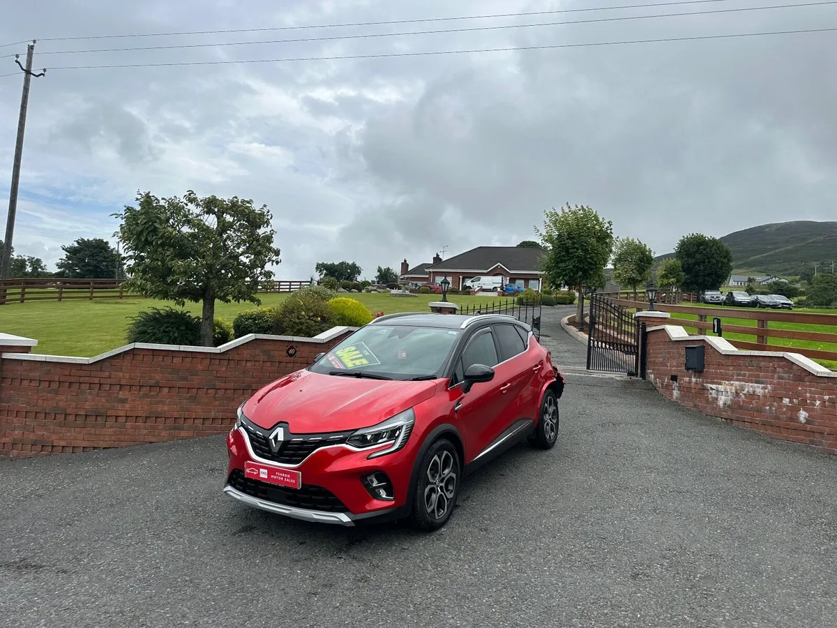 2023 Renault Captur Hybrid - Image 2