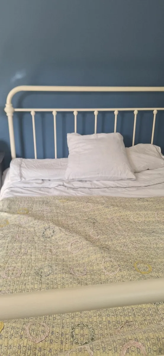 5ft Cast Iron Bed frame - Image 2