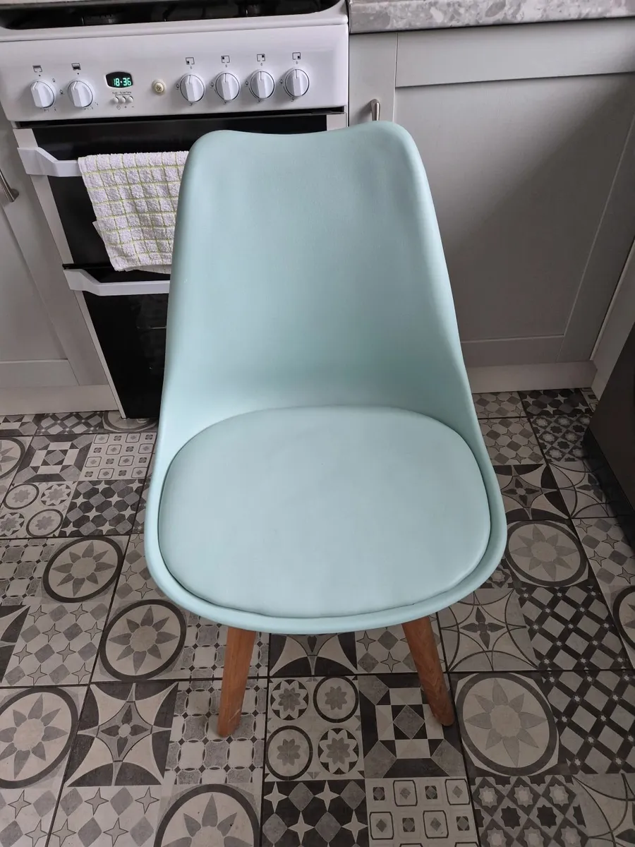4 kitchen chairs - Image 1