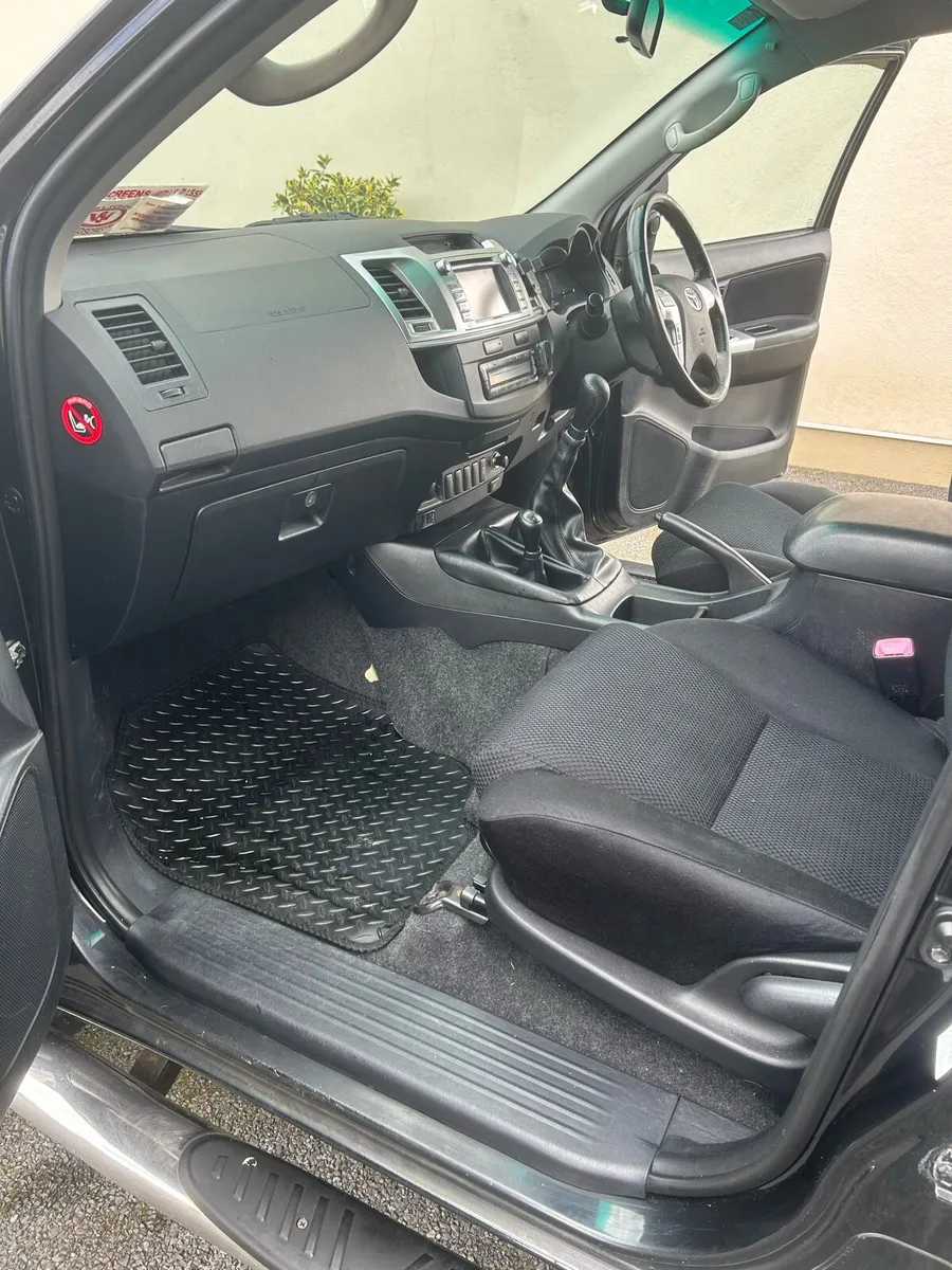 Toyota hilux - Image 3