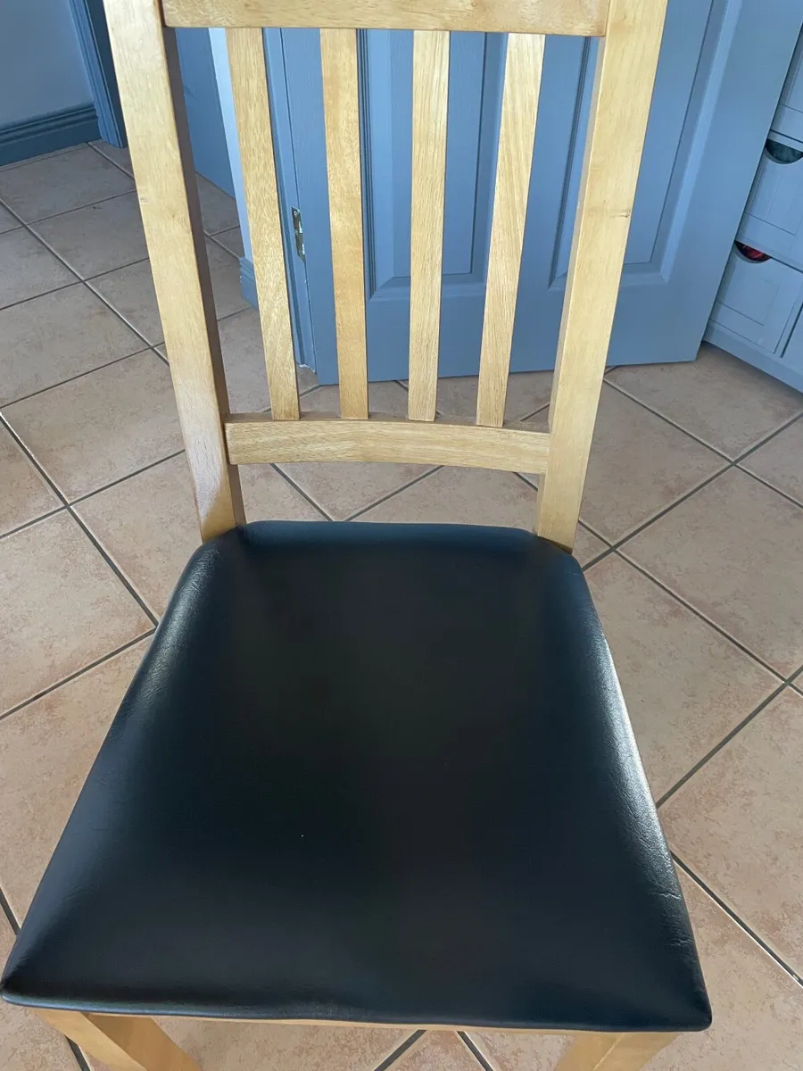 Extending Pine kitchen table & 6 chairs - Image 2