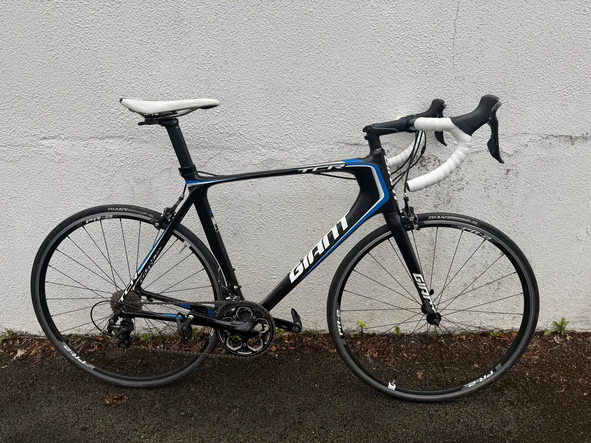 Giant TCR Advanced 2 Carbon Road Bike - Image 1