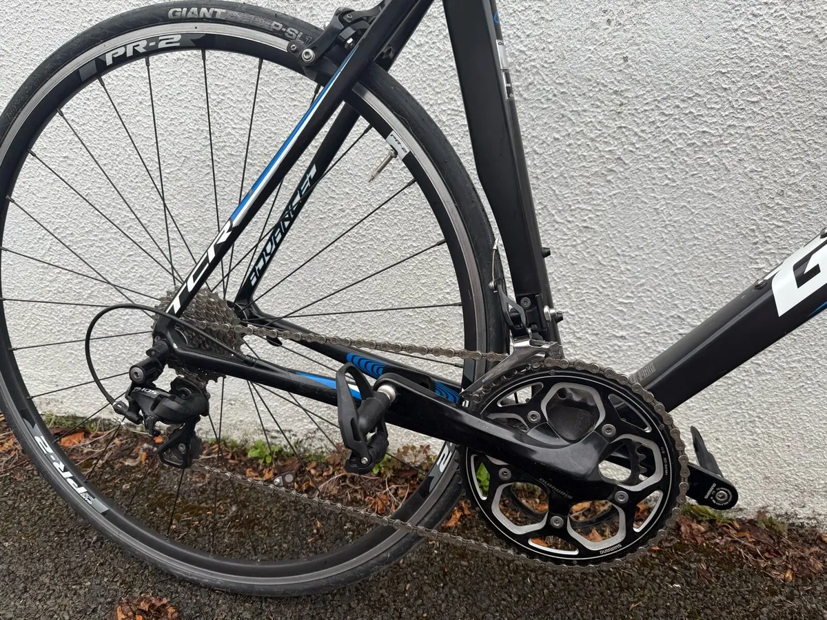 Giant TCR Advanced 2 Carbon Road Bike - Image 3
