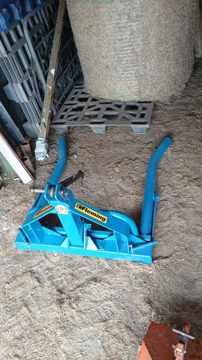 Bale lifter - Image 1