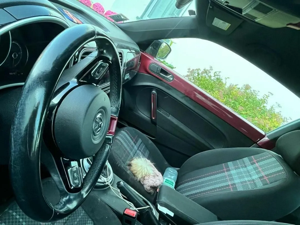 VW Beetle 2016 - Pink - Auto -Turbo -LHD - 188KM - Image 3