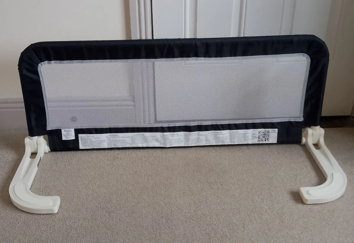 Safety rail - Image 1
