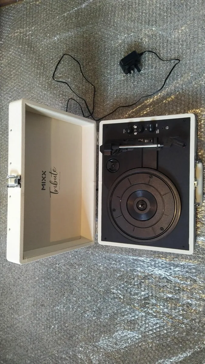 Vinyl Record Player - Image 1