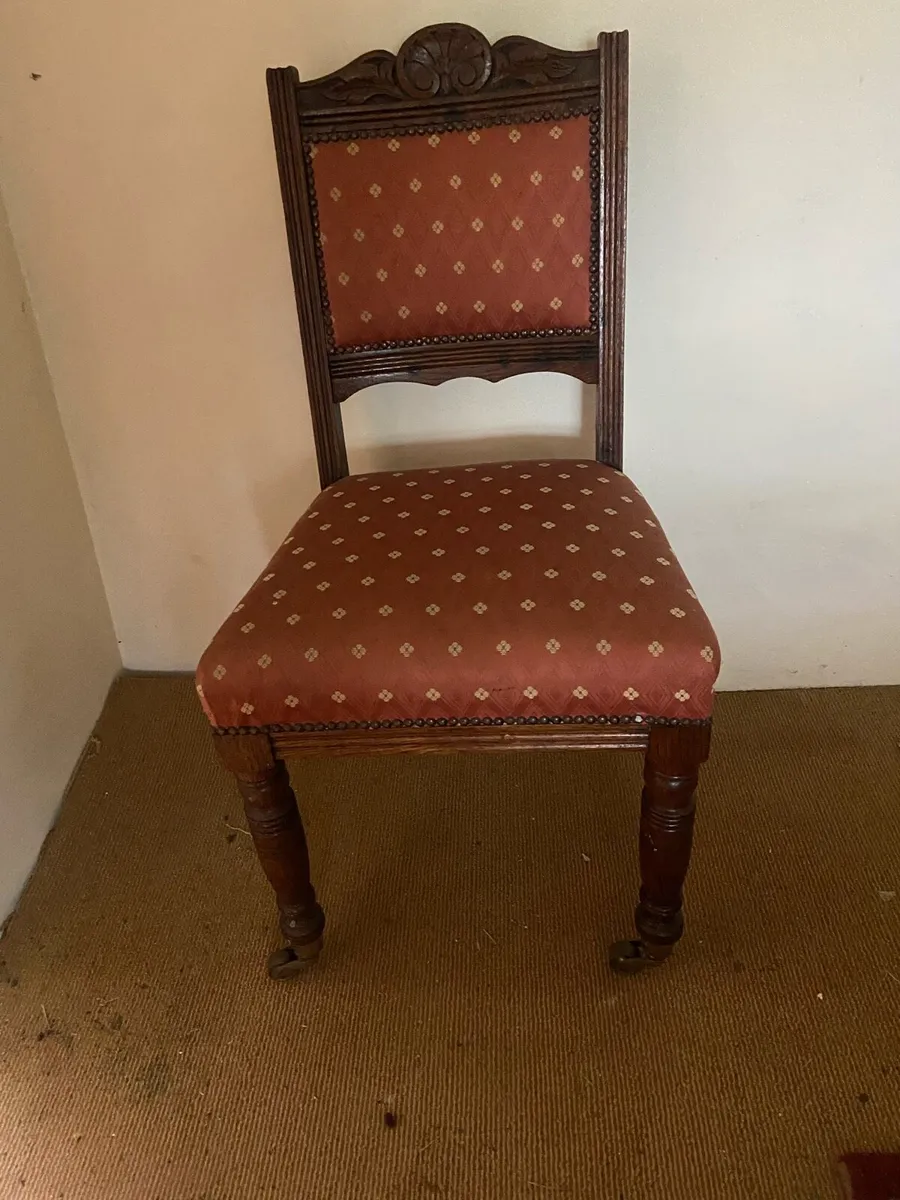 4 Chairs - Image 3
