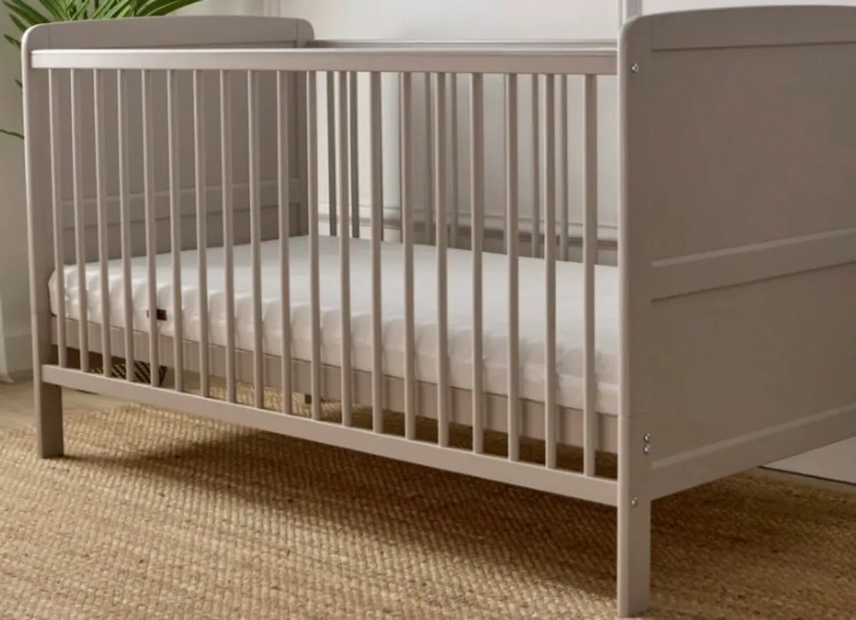 Cot bed grey - Image 1