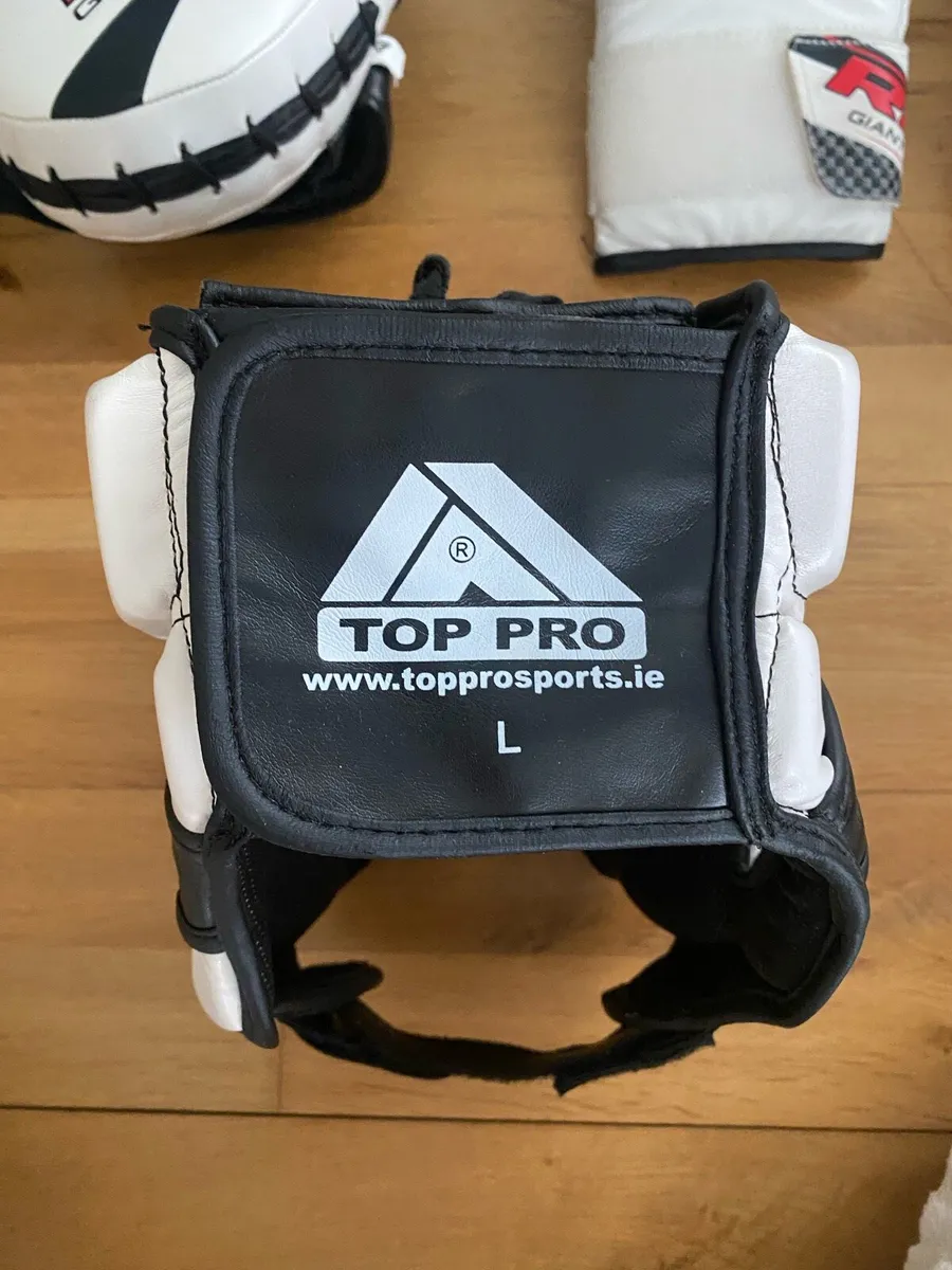 Boxing bag with equipment - Image 2