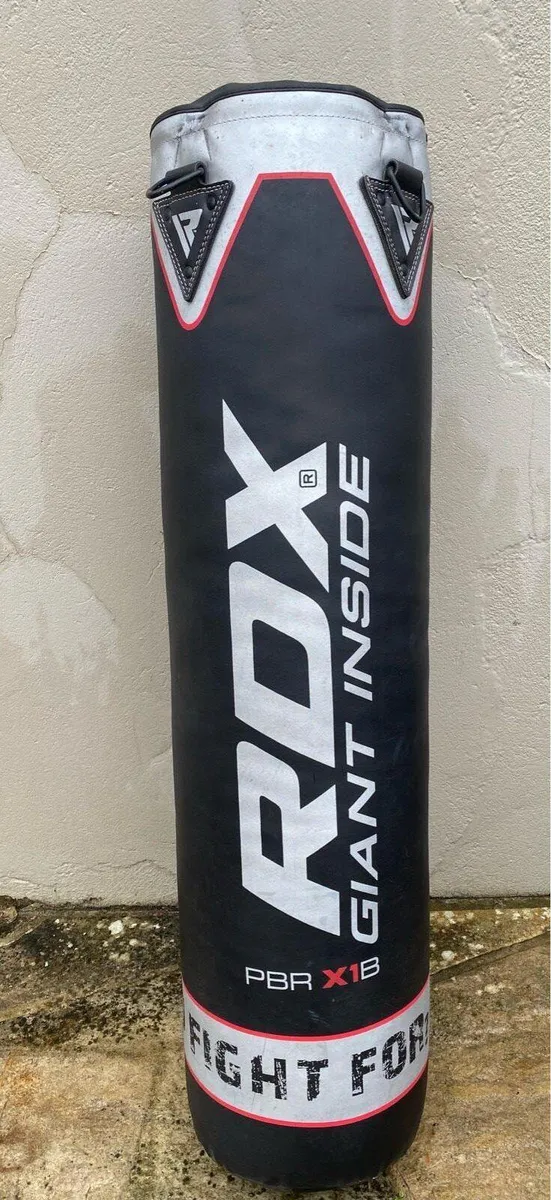 Boxing bag with equipment - Image 1