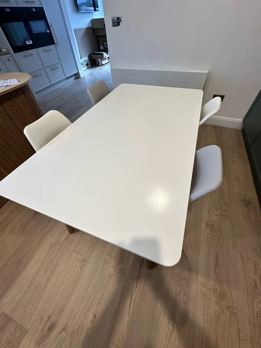 Kitchen table - Image 1