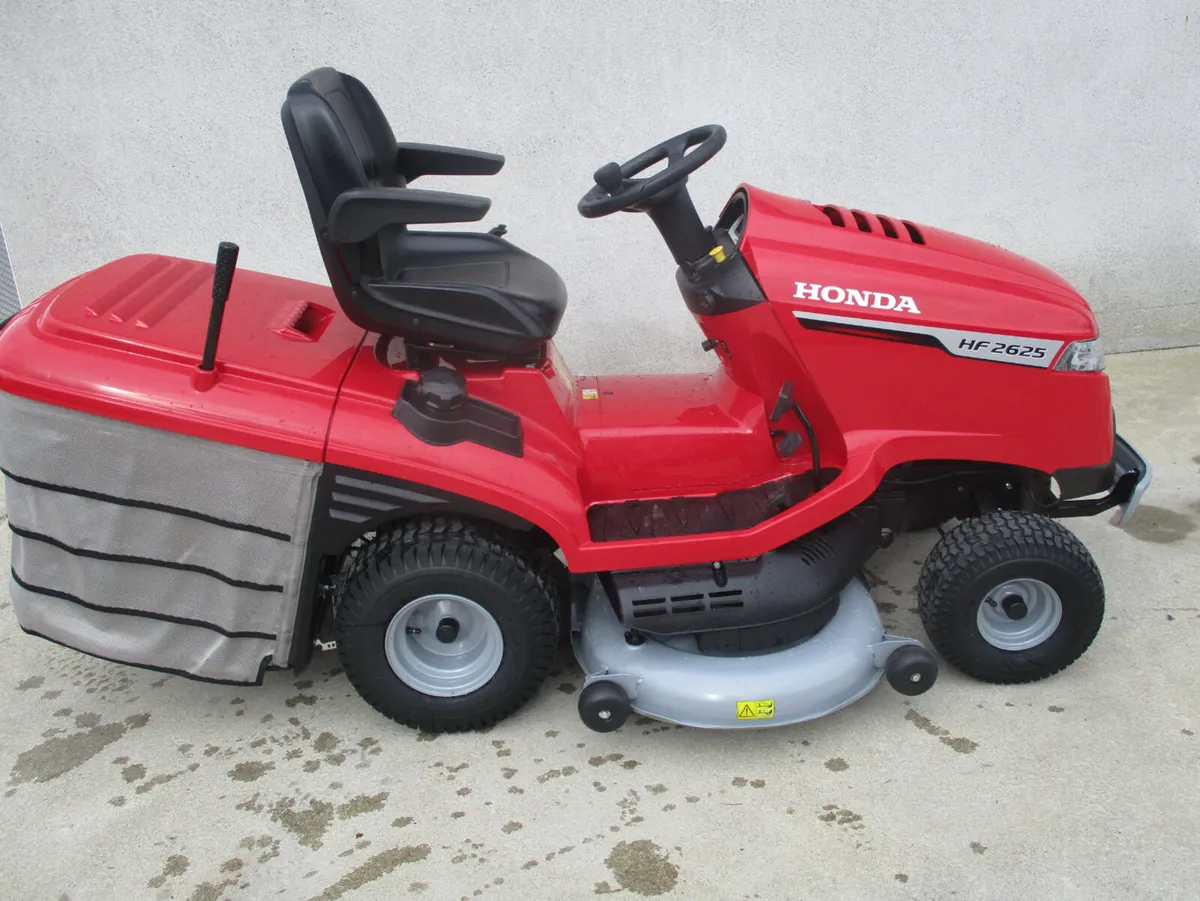 Honda HF 2625 ride on mower 2025 - Image 4