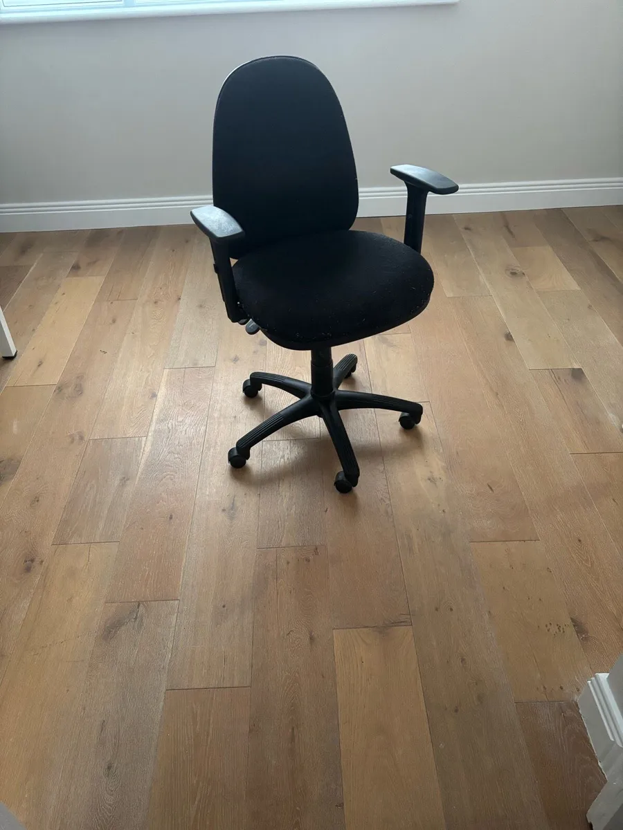 Office chair - Image 1