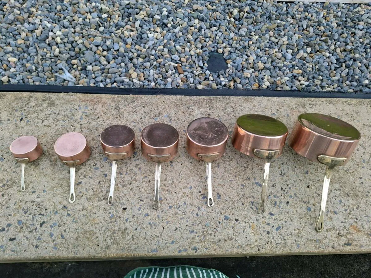 Set of 7 Antique Copper pots - Image 1