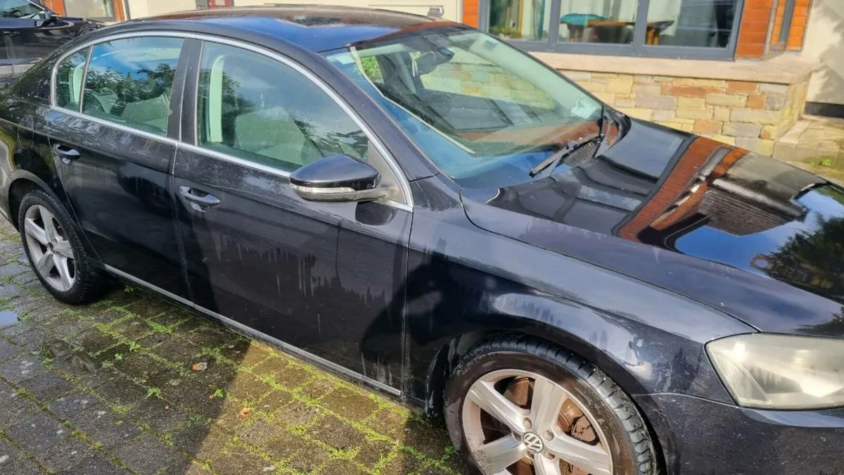 Volkswagen Passat 2011 - Image 4