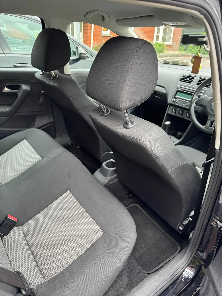 Volkswagen Polo 2011 - Image 2