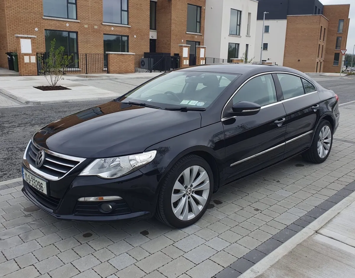 Volkswagen Passat 2010 - Auto - Image 1