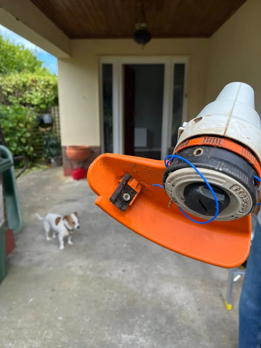 STIHL FSA57 GARDEN STRIMMER WITH AK10 BATTERY - Image 2