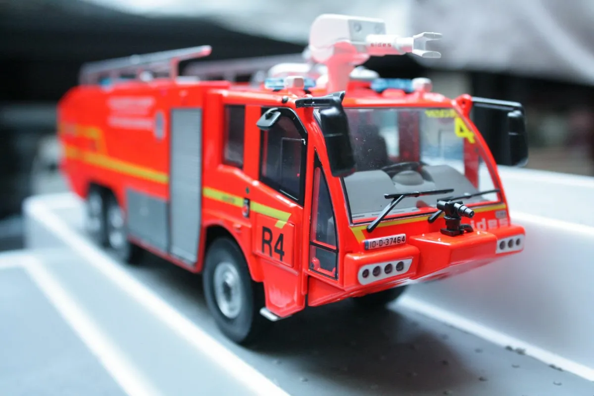 Dublin Airport Fire Engine - Image 2
