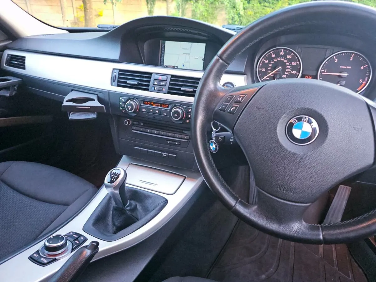 BMW 318d Touring with long test and tax - Image 4
