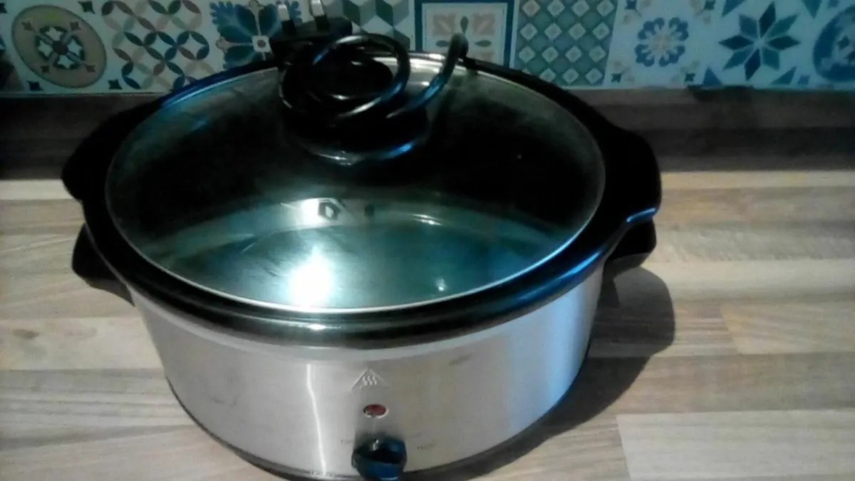 Slow cooker