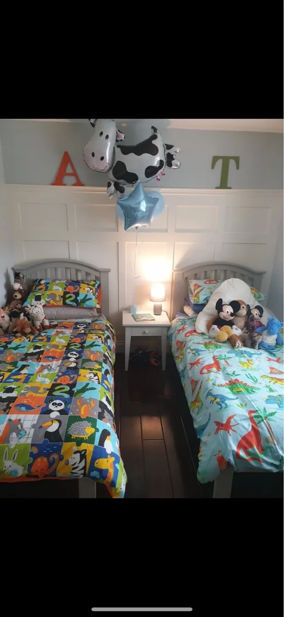 Single beds - Image 1