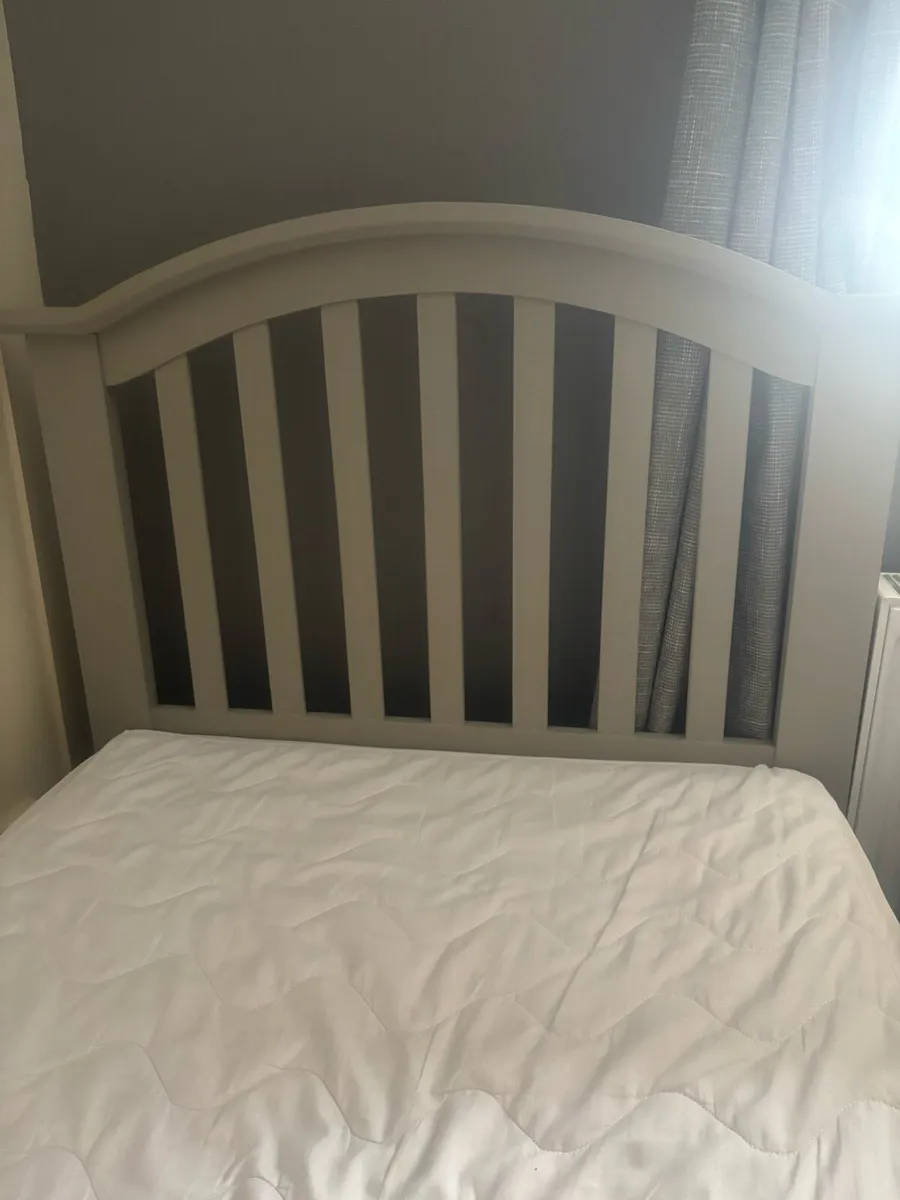Single beds - Image 3