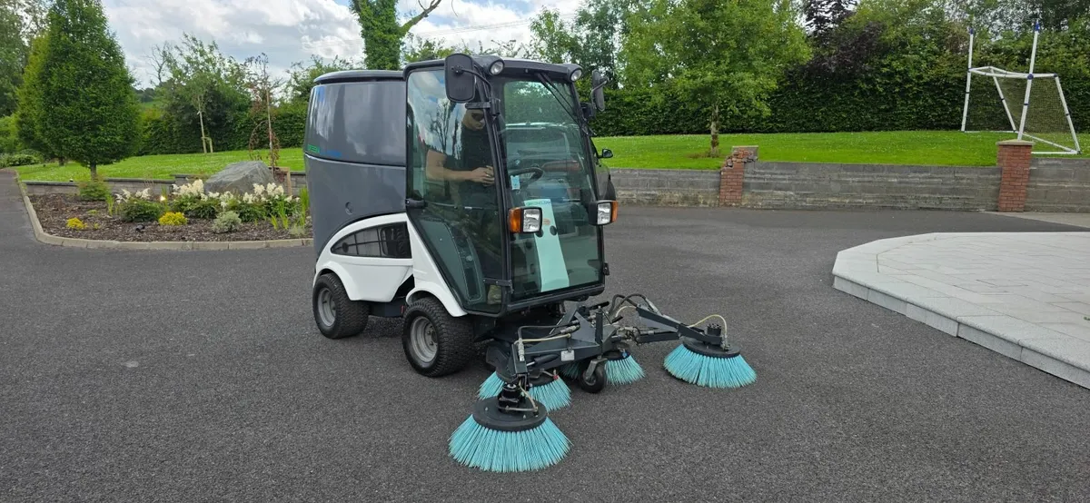 🚜 Egholm 2200 Diesel Road Sweeper - Image 1