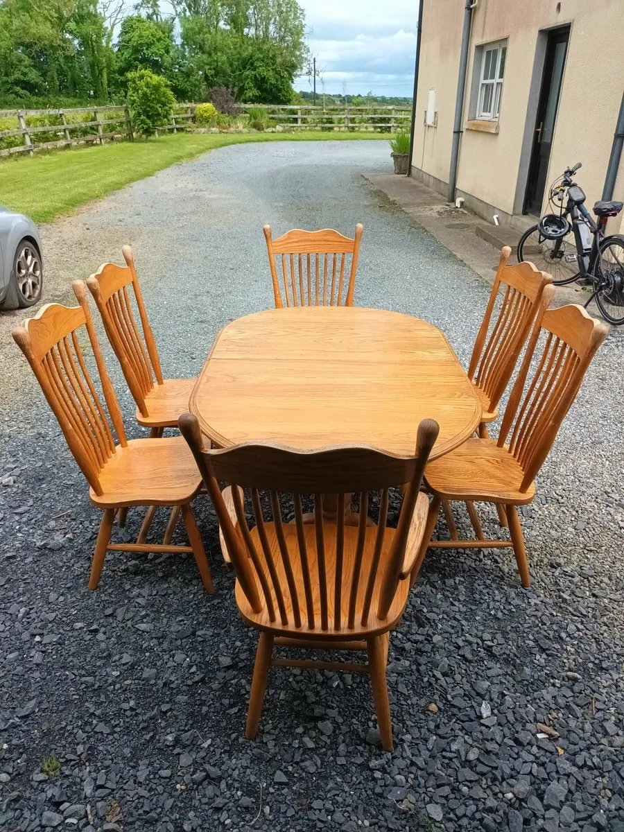 table and chairs - Image 3