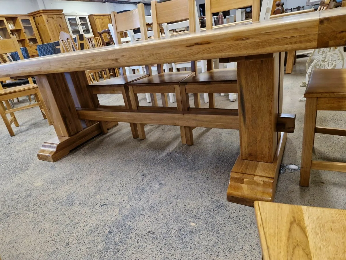 8ft solid light oak trestle table, 8 chairs - Image 3