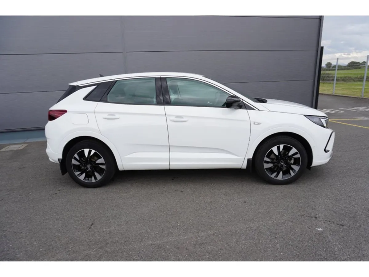Opel Grandland 1.5 D-turbo 130PS Auto - Image 3