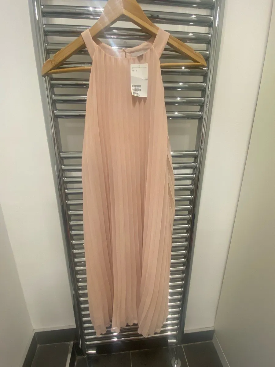 Dress pleated brand new - Image 1