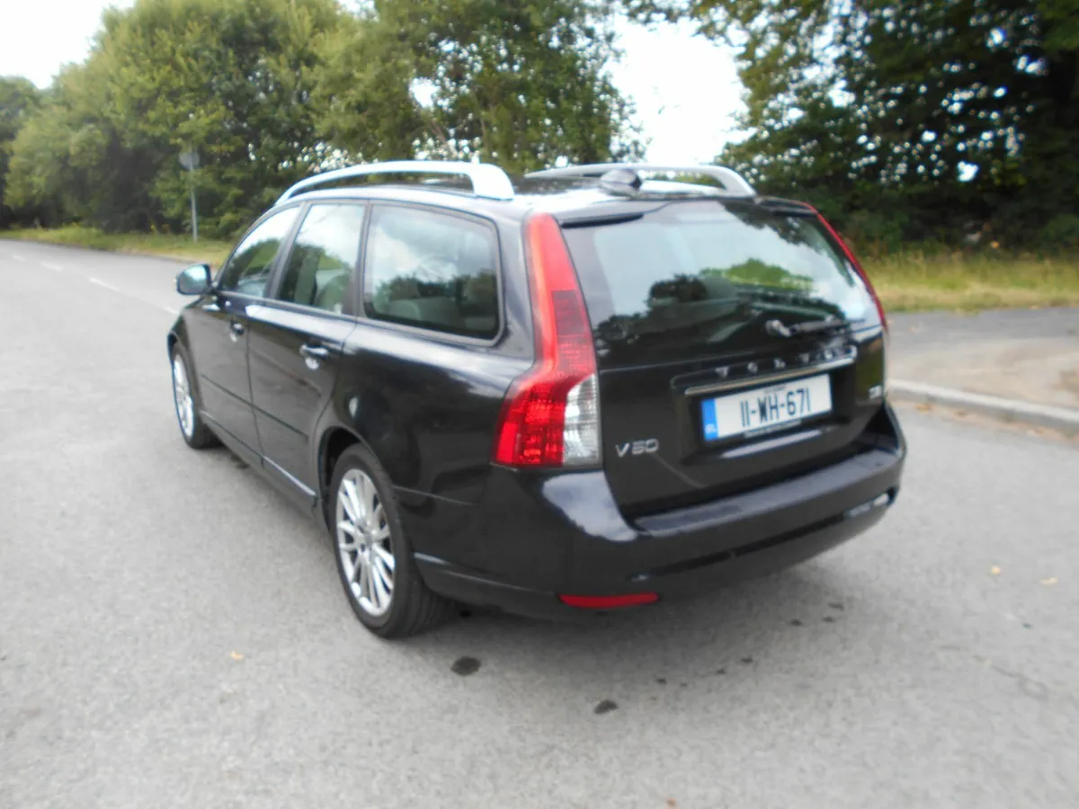 VOLVO V50  1.6 DIESEL ESTATE WITH NEW NCT - Image 4