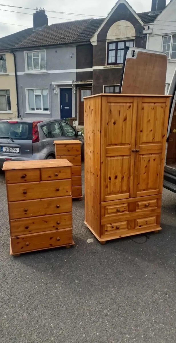 Pine bedroom furniture set together €400 - Image 3
