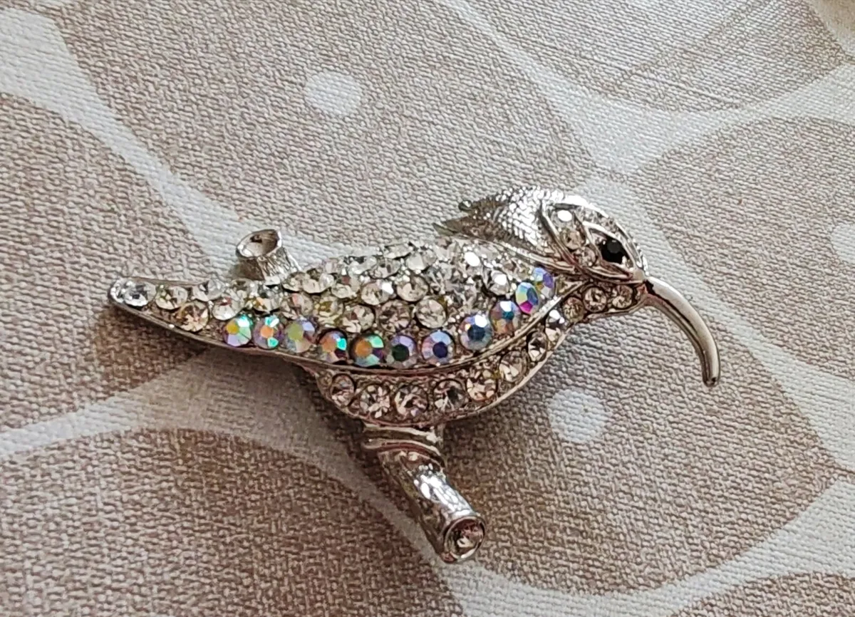Retro brooch with sparkling rhinestones - Image 2