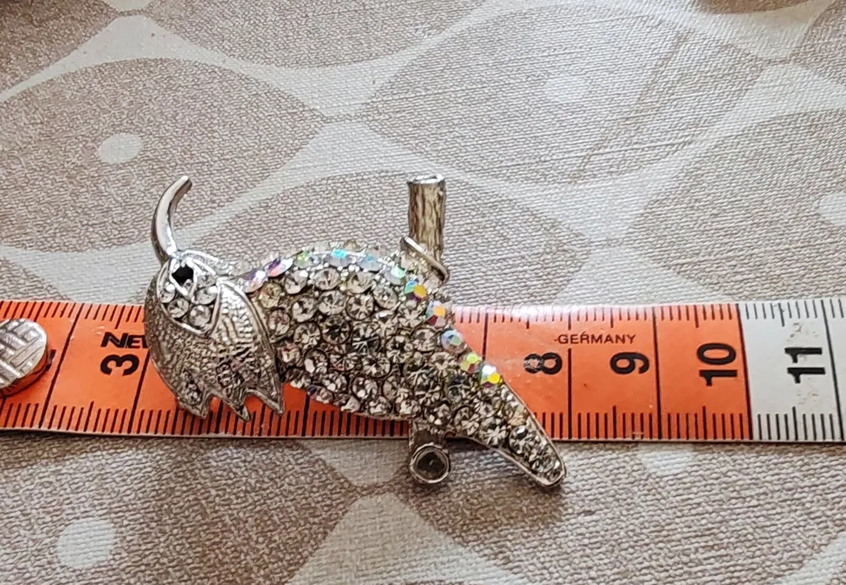 Retro brooch with sparkling rhinestones - Image 4