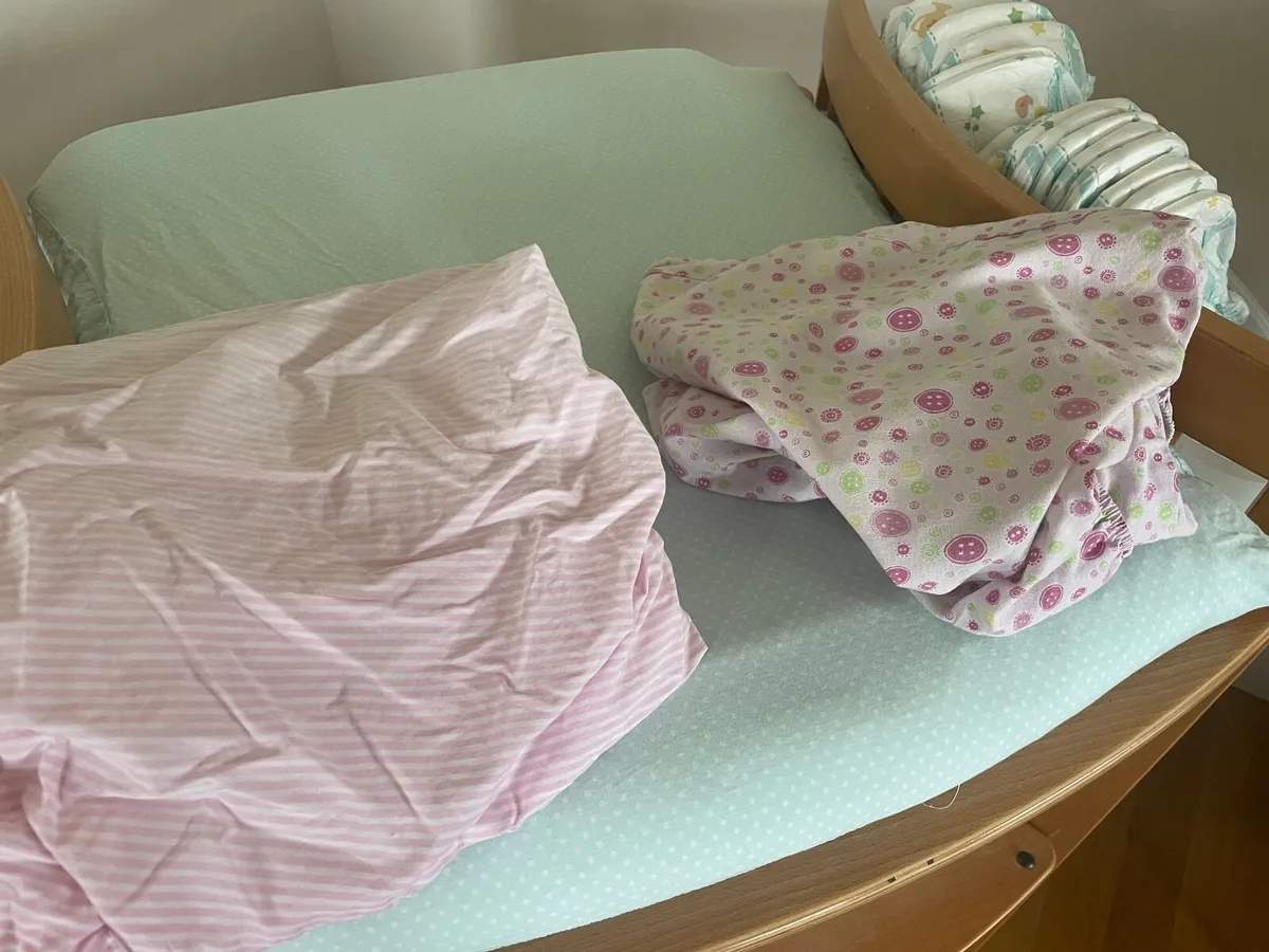Baby changing table - Image 3